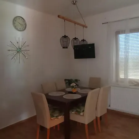 Pihenohaz بيت ضيافة بيتْش